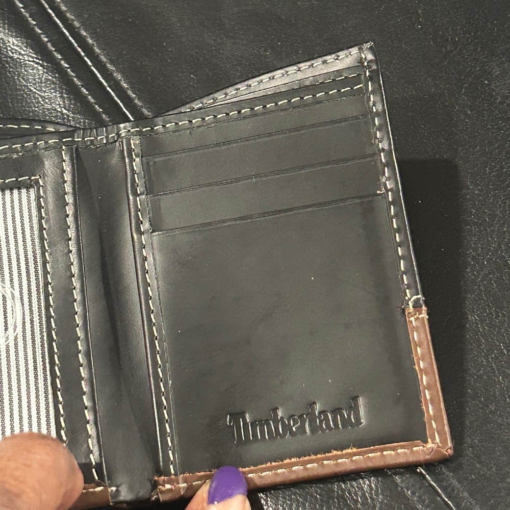 Timberland Two-Tone Black and Brown Leather Card Holder - Picture 6 of 7